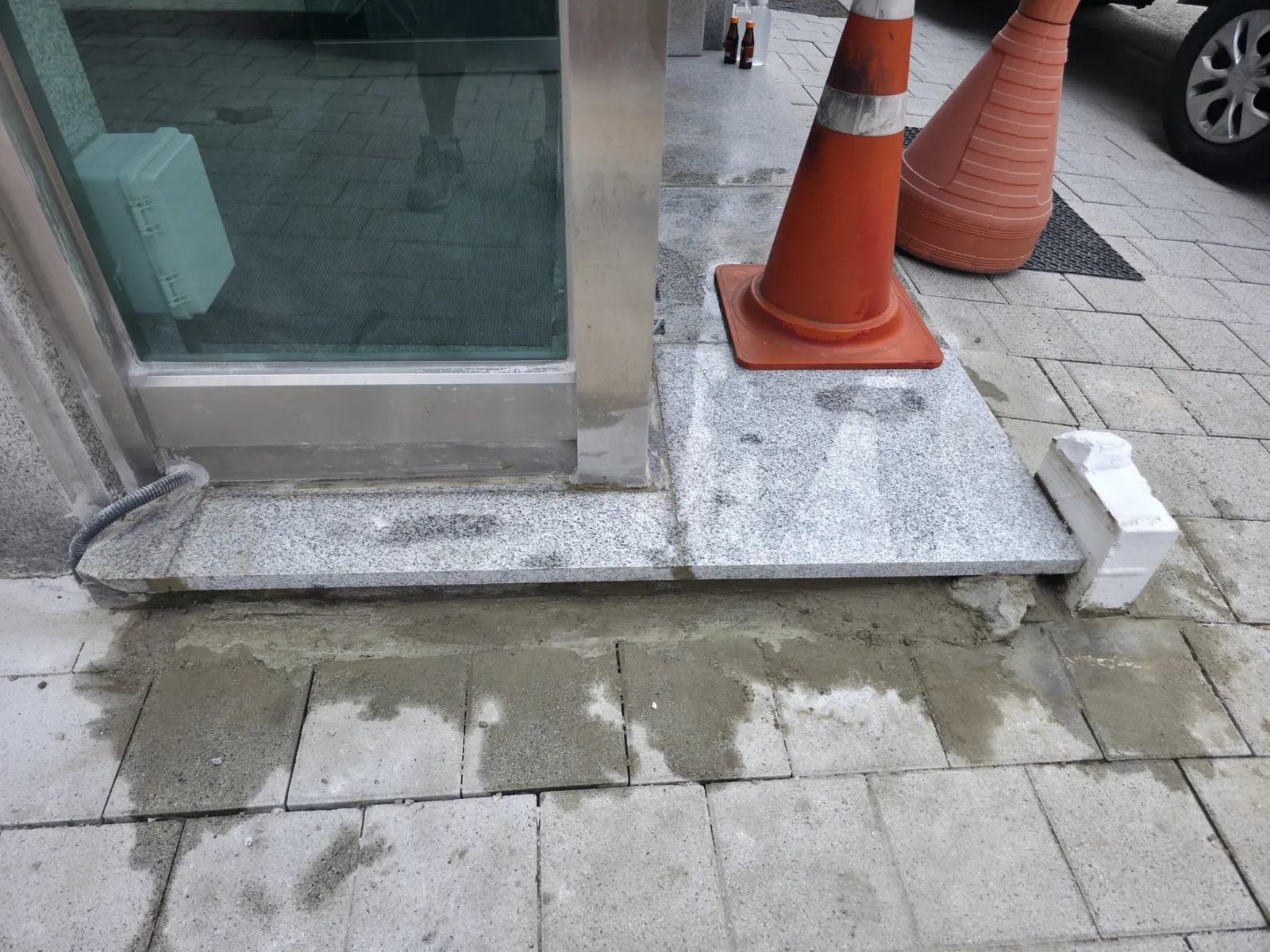 용산 화강석 교체 현장 신규 계단 설치 진행 모습
