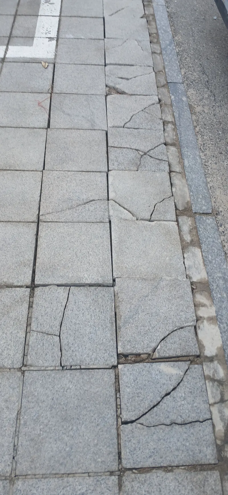 주거단지 외장 화강석 교체 시공 전